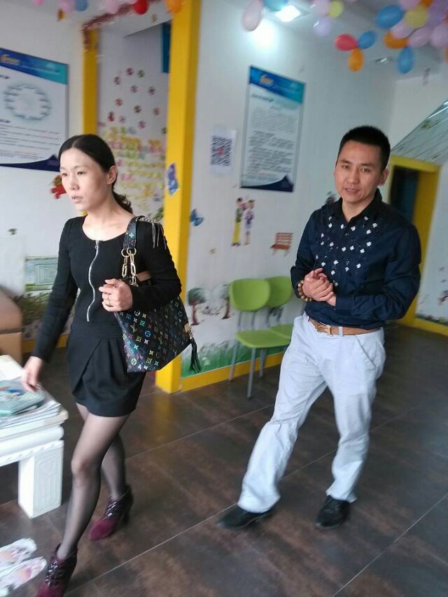 热烈欢迎登封吴女士到易视界实地考察！！！
