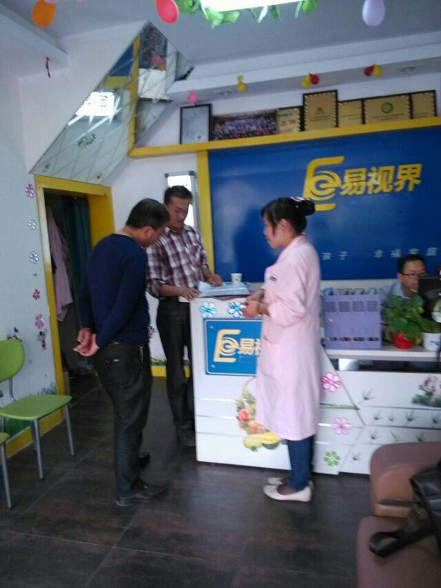 热烈欢迎四川南充袁老师到易视界实地考察！！！