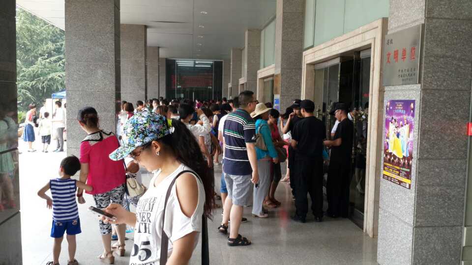 专门为易视界会员客户提供的儿童益智舞台剧—《蓝世界》圆满收场