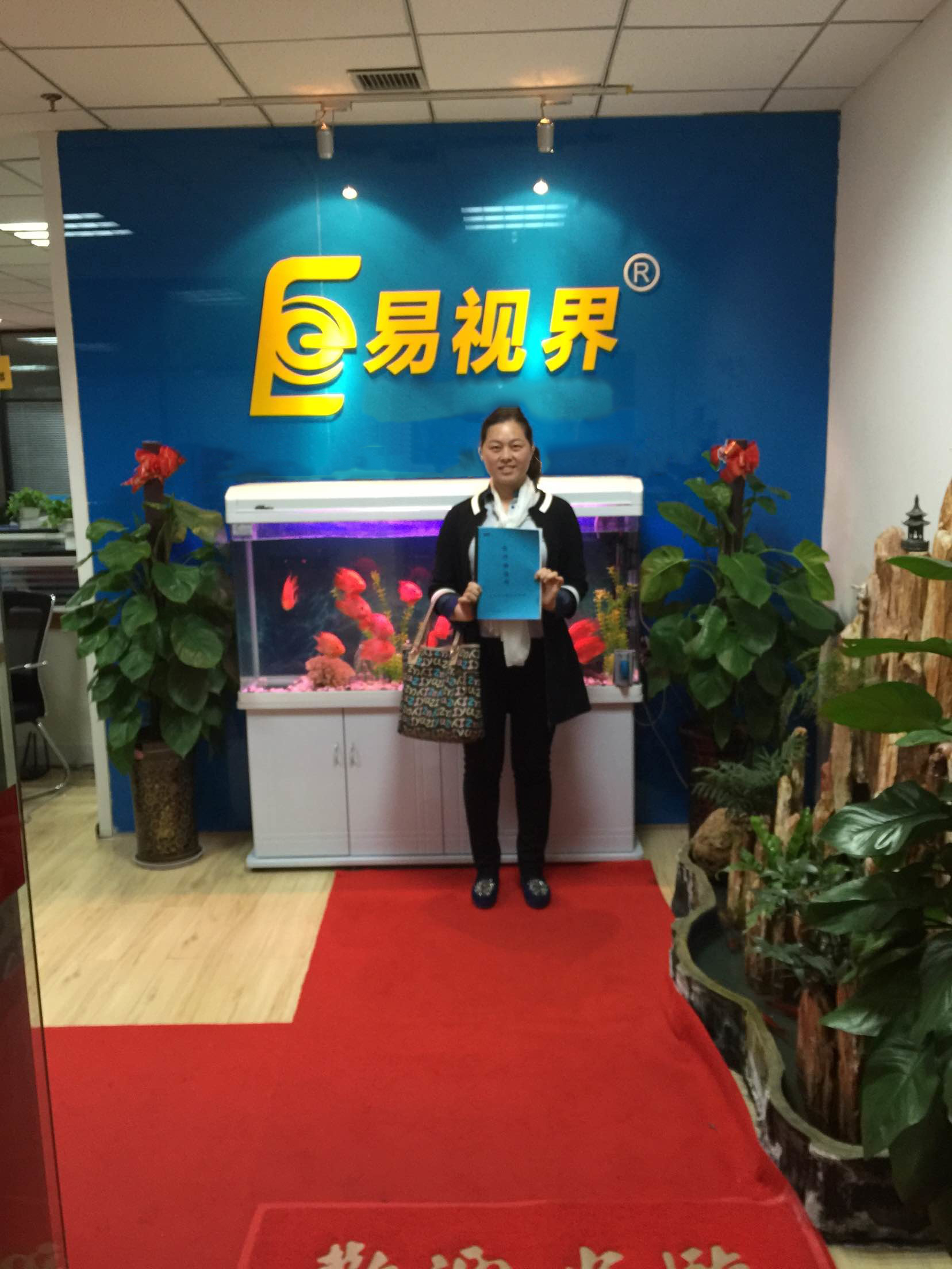 热烈祝贺易视界内蒙赤峰店签约成功!