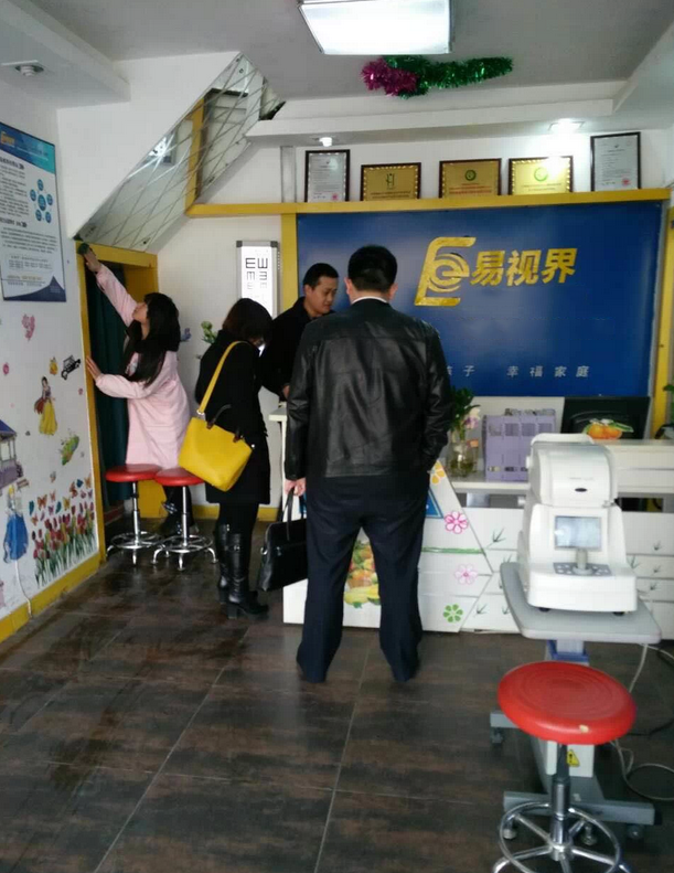 热烈欢迎大连王总到易视界总部实地考察!