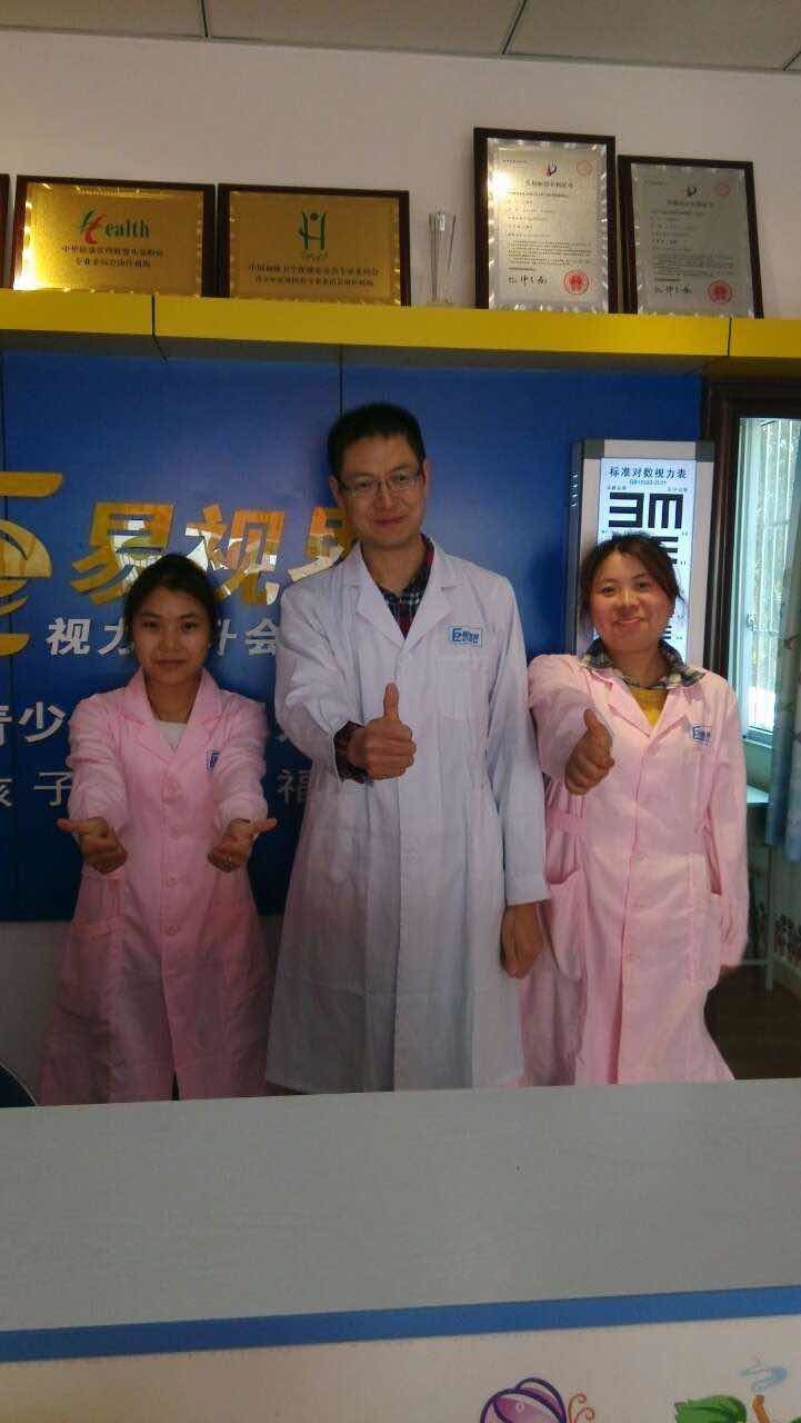 热烈庆祝易视界成都店正式营业!