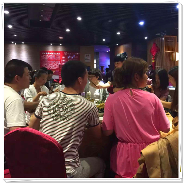 易视界精英们一起聚餐