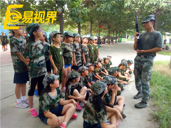 易视界第二届夏令营今天的课程-练枪