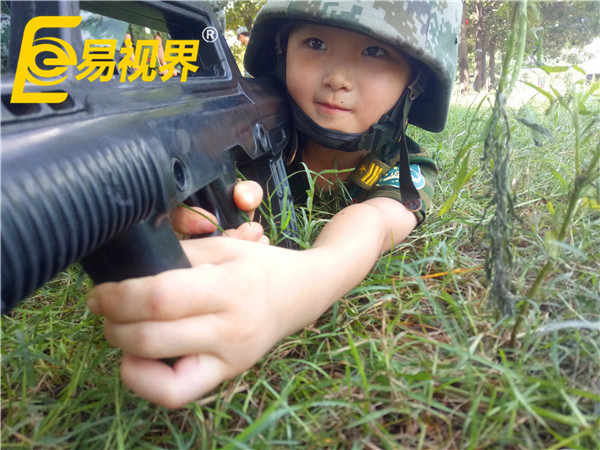瞄准目标，准备开火