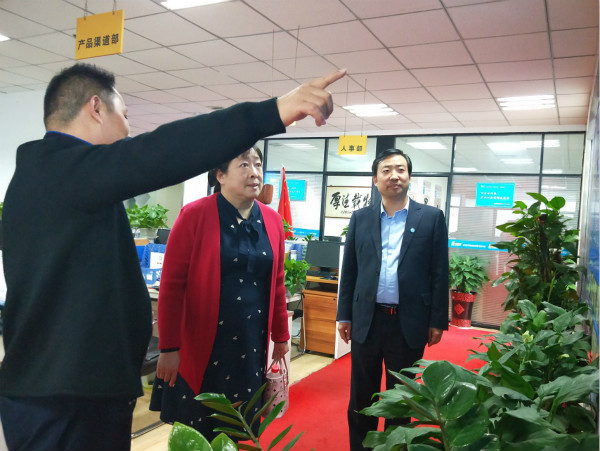 国内知名眼科专家莅临易视界考察指导