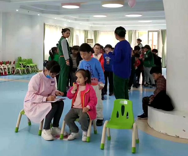 易视界走进东睿幼儿园普查视力