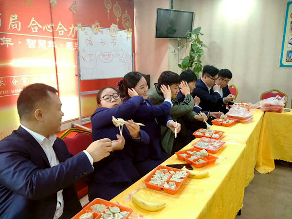 冬至游戏进行中，小伙伴们都玩得十分开心