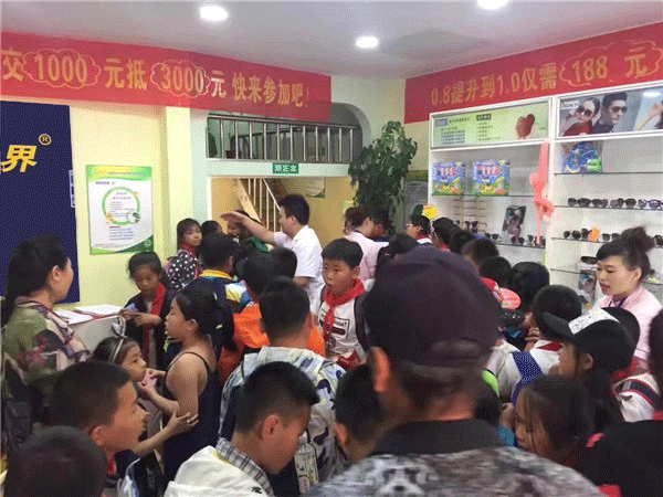 易视界密山店开业当天十分火爆