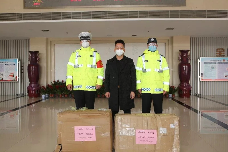 郑州易视界实业为南阳、信阳、淅川、郑州四地一线执勤人员捐赠防疫物资