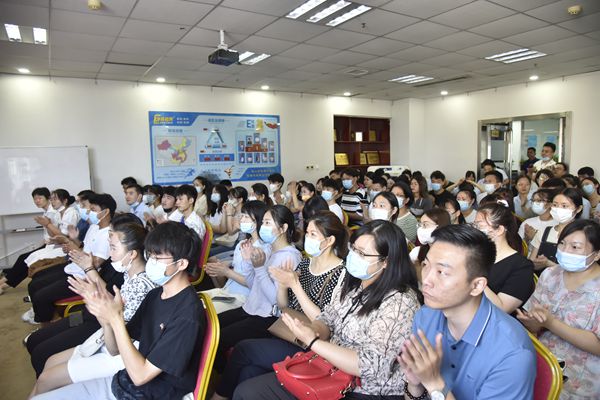 易视界2022年6月嘉奖会暨7月启动大会图集