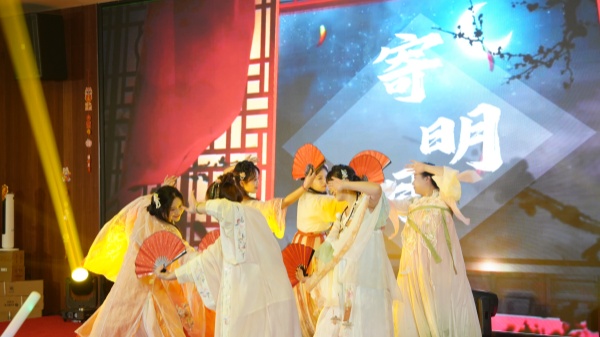 易视界2025向阳而生追光逐梦 蛇舞新春向心出发年会图集