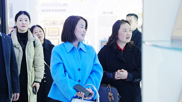 经贸职业学院校领导们莅临易视界访谈