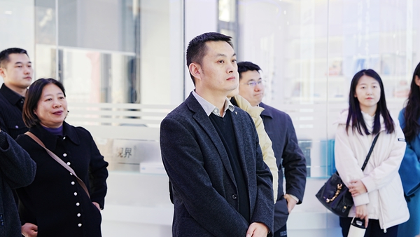经贸职业学院校领导们莅临易视界访谈