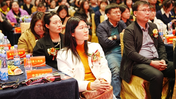 易视界17载感恩如光同行共同守护清晰视界客户答谢会图集