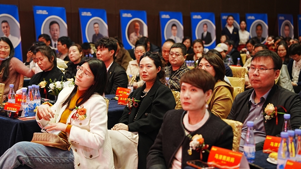 易视界17载感恩如光同行共同守护清晰视界客户答谢会图集