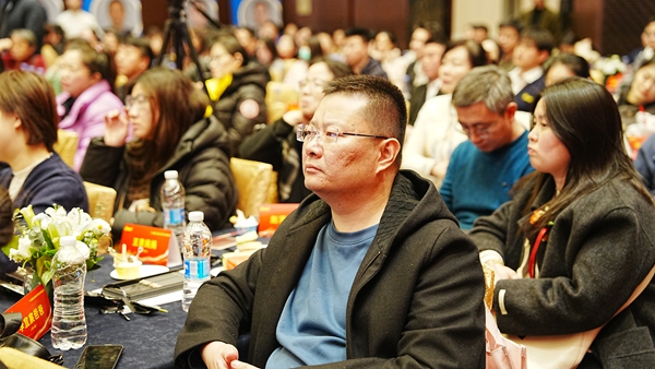 易视界17载感恩如光同行共同守护清晰视界客户答谢会图集