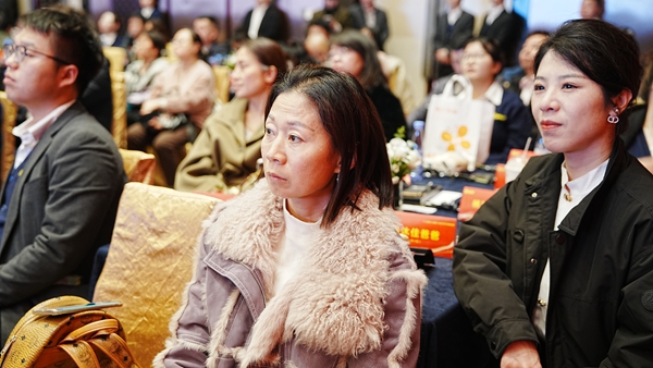 易视界17载感恩如光同行共同守护清晰视界客户答谢会图集