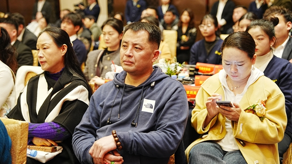 易视界17载感恩如光同行共同守护清晰视界客户答谢会图集