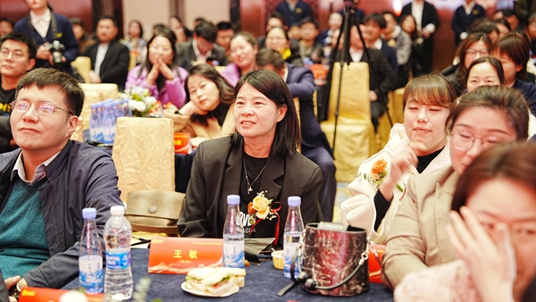 易视界17载感恩如光同行共同守护清晰视界客户答谢会图集