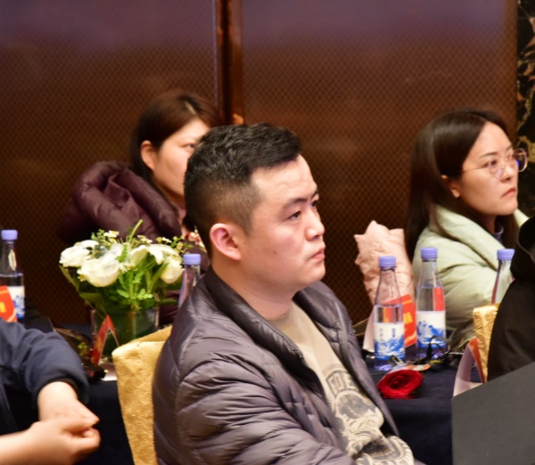 易视界17载感恩如光同行共同守护清晰视界图集