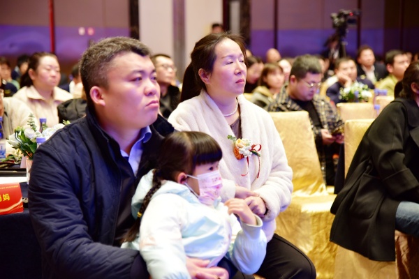 易视界17载感恩如光同行共同守护清晰视界客户答谢会图集
