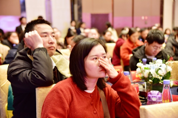 易视界17载感恩如光同行共同守护清晰视界客户答谢会图集