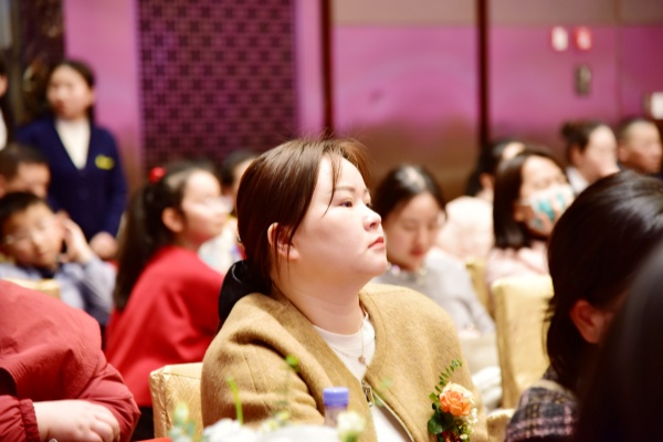 易视界17载感恩如光同行共同守护清晰视界客户答谢会图集