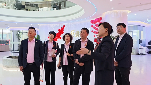 爱心同行 共赴光明 —— 春化雨党支部领导莅临易视界参观考察