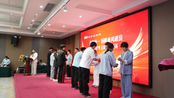 易视界拜师仪式进行中