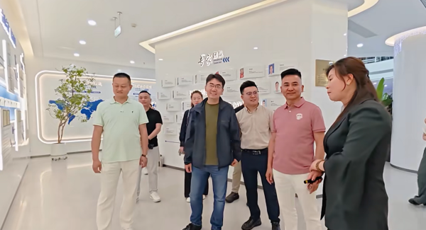 清华智聚，共话AI智能护眼——闵海波博士团队到访易视界总部