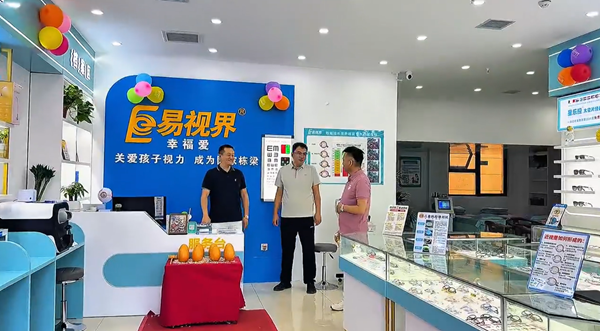 踏寻红色热土 守护清晰视界——易视界领导一行赴延安新店巡访
