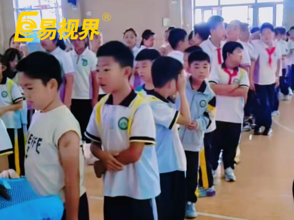 易视界走进九台实验校区开展公益视力筛查,守护少年光明未来
